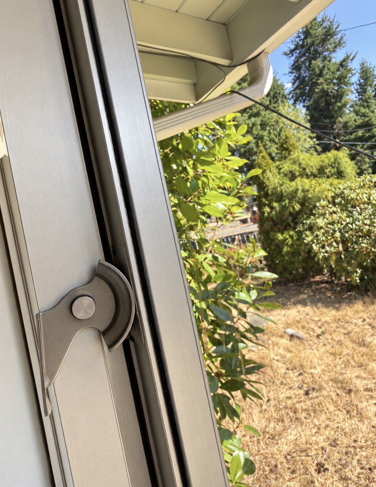 Window frames after cleaning by WoW and Shine