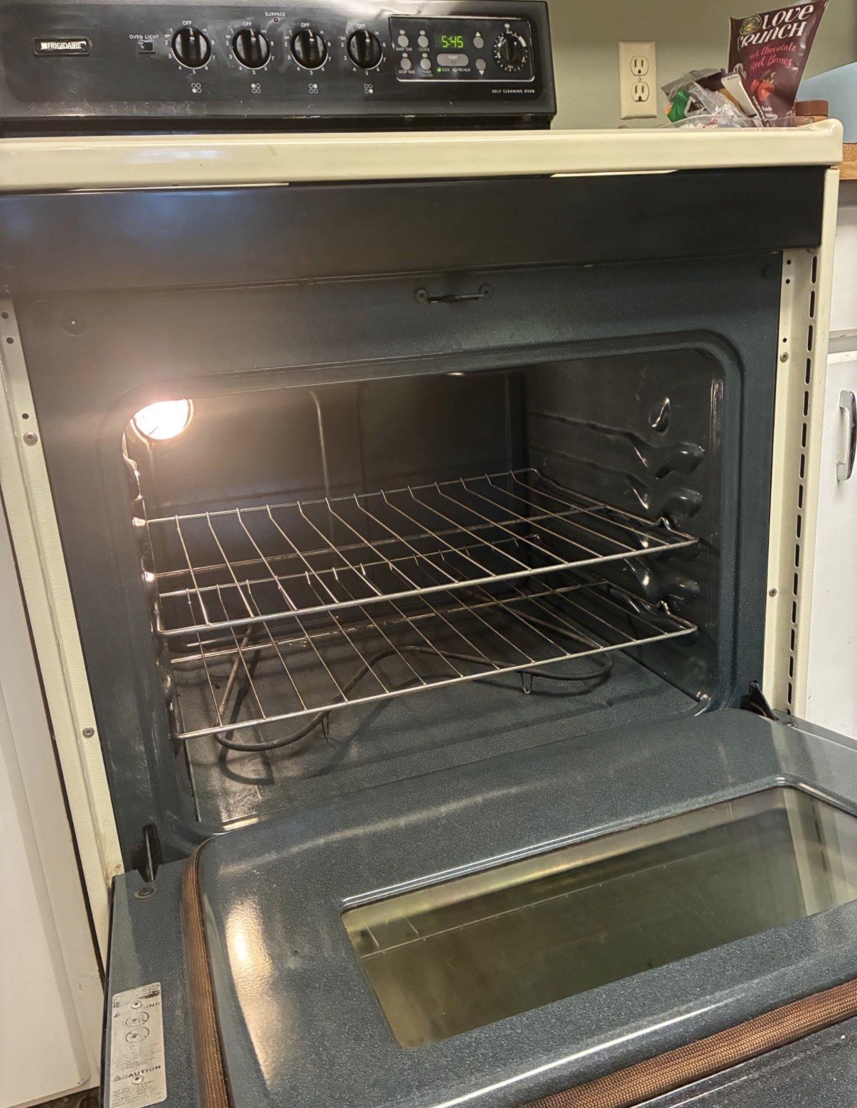 Inside the oven after cleaning by WoW and Shine