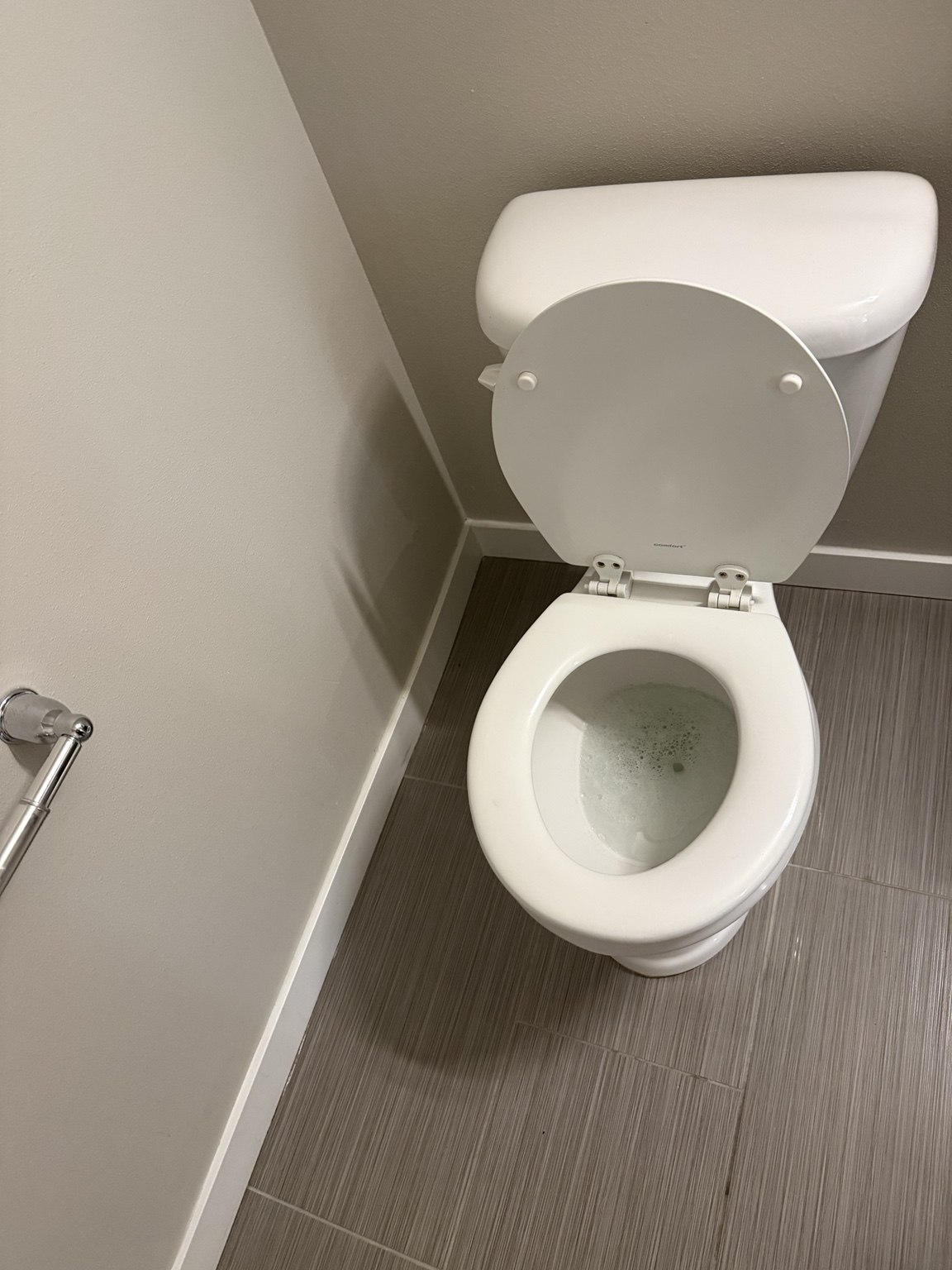 Detailed toilet cleaning after cleaning by WoW and Shine